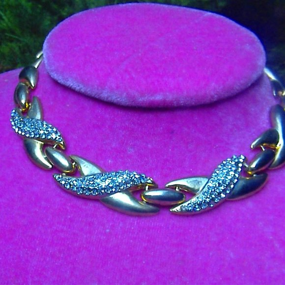 Vintage CROWN TRIFARI Gold Tone Rhinestone Criss Cross Collar NECKLACE - Picture 4 of 4